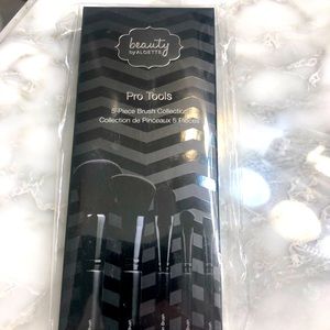 Brand new never opened  Aloette 5 piece make up brush set,.